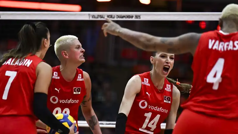 Türkiye-Japonya Voleybol Maçı: Zorlu Sınavda Filenin Sultanları Galibiyet Peşinde