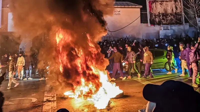 İran Protestolarında Tarihi Bir Dönüm Noktası: Can Kaybı 2000'i Aştı