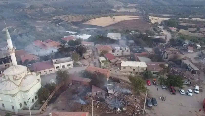 Çanakkale’deki Orman Yangını: Havadan Görüntülerle Yıkıcı Etkisi Göreve En Az Tercih Edile Zaman