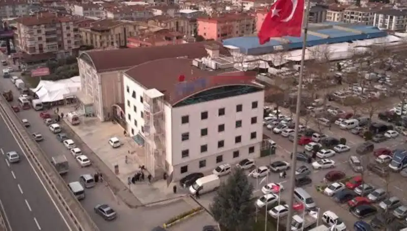 Özel Hastaneye Deprem Mührü: Perde Betonları Kestim Diyen İddialar Gerçek mi?