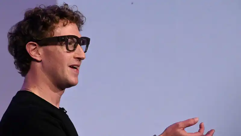 Meta CEO'su Zuckerberg, Yeni Akıllı Gözlükleriyle Yapay Zeka Dönemini Müjdeliyor