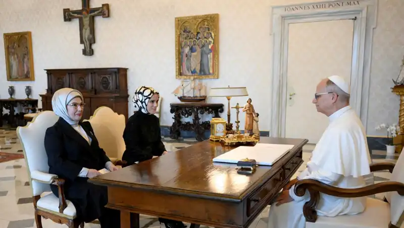 Emine Erdoğan ve Papa Leo'dan Tarihi Görüşme: Gazze Krizi Masada