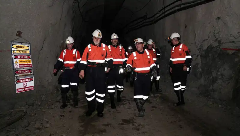 Bakan Işıkhan, Altın Madenine İnerek Yeni Projeleri Değerlendirdi