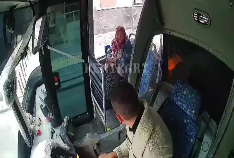 Hayat Kurtaran Halk Otobüsü Şoförünün Duygusal Anı: Takdir Topladı