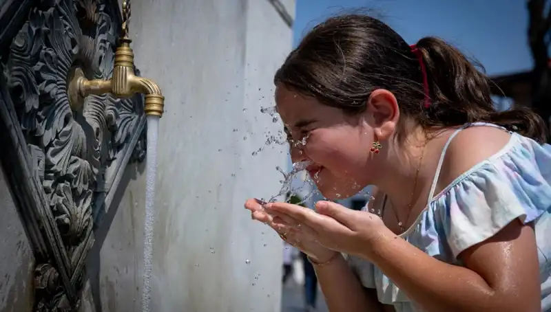 Türkiye'de 16 Şehirde Sıcaklık Rekorları: 40 Dereceyi Aştı