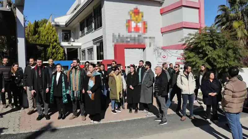 Karne Günü Şoku: Veliler Okulda Gözyaşlarına Tanık Oldu