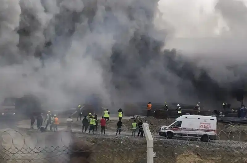 Esenyurt'ta İşçi Konteynerleri Kül Oldu: Yangının Detayları ve Nedenleri