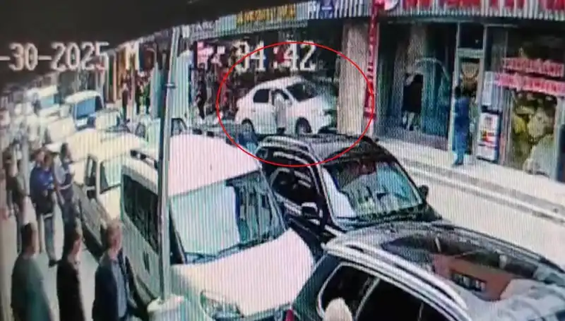 Alkollü Sürücü Kaza Yapınca İki Çocuğu Son Anda Kurtarıldı