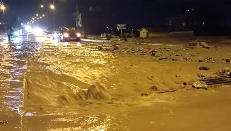 Konya ve Ankara’yı Vuran Sel: Hayat Durma Noktasına Geldi