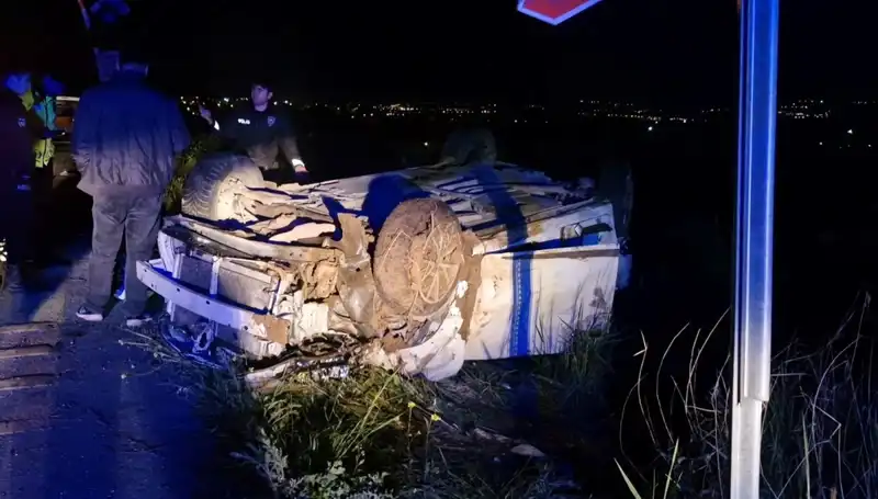 Otomobil Şarampole Devi: Korkutucu Kaza 1 Can Aldı, 3 Kişi Yaralı