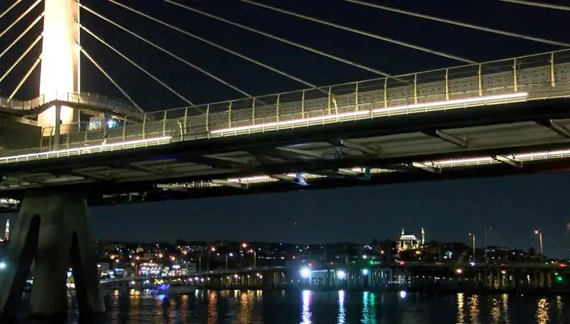 Metro Köprüsünden Denize Düşen Kişi İçin Arama Çalışmaları Başladı!