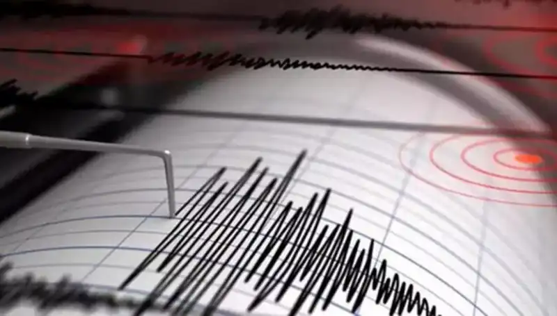 Ege Denizi'nde Beklenmedik Deprem: 4,1 Büyüklüğünde Sarsıntı Meydana Geldi